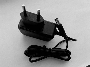 Harga yang bagus 90 - 264VAC Medical 1A 12 Volt Power Adapter Wall Mount Dengan Plug UNI EROPA on line